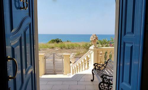Casa Vacanza Fronte Mare - Villa Libert�