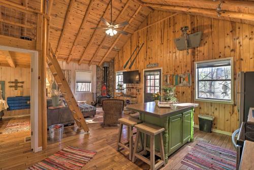 Scenic Greers Ferry Cabin With Deck And Fire Pit!