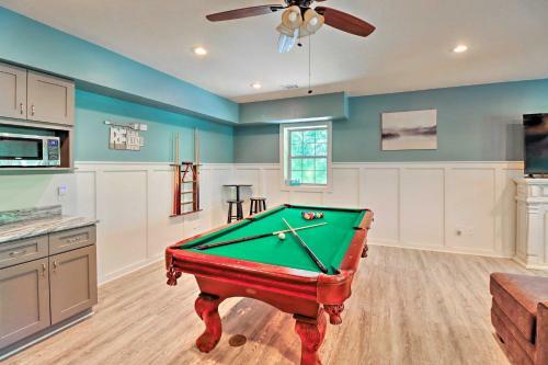 Lakefront Family Escape With Fire Pit And 2 Decks!