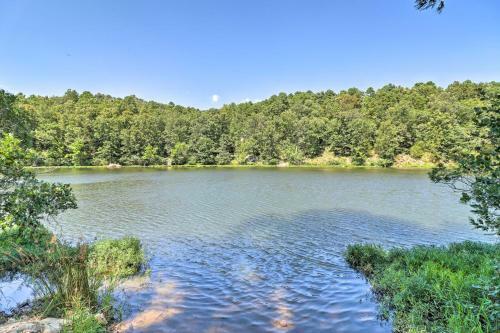 Lakefront Family Escape With Fire Pit And 2 Decks!