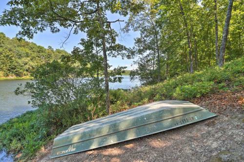 Lakefront Family Escape With Fire Pit And 2 Decks!
