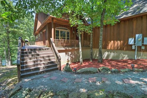 Lakefront Family Escape With Fire Pit And 2 Decks!
