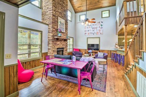Vibrant Hydrangea House With Access To River!