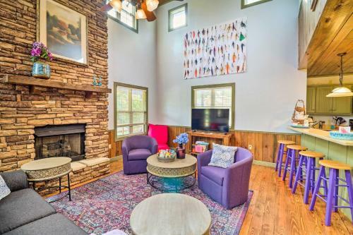 Vibrant Hydrangea House With Access To River!