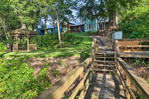 Vibrant Hydrangea House With Access To River!