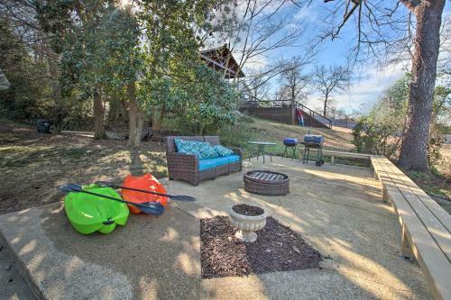 Waterfront Getaway With Dock On Lake Hamilton!