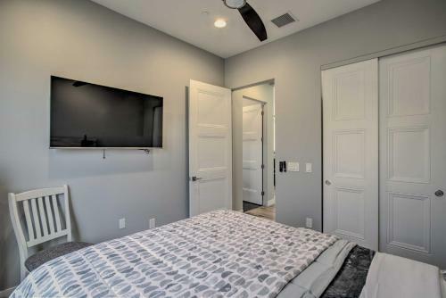 Modern Home With Private Hot Tub In Central Location