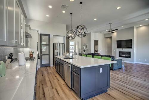 Modern Home With Private Hot Tub In Central Location
