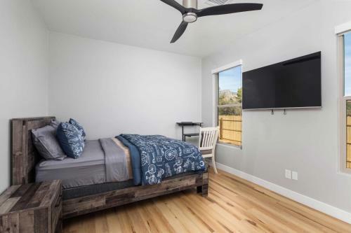 Modern Home With Private Hot Tub In Central Location