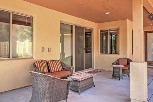 Relaxing Oak Creek Oasis With Patio And Red Rock Views!