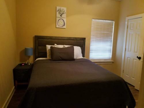 Spacious 3 Bedroom Gem With Lighted Patio