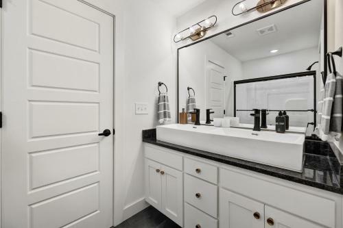 The Birch - 1 Mi To Downtown! - Newly Built