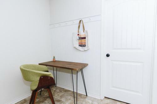 Chic Amp Comfy Near Dickson St Royal Beds Pkg 1br