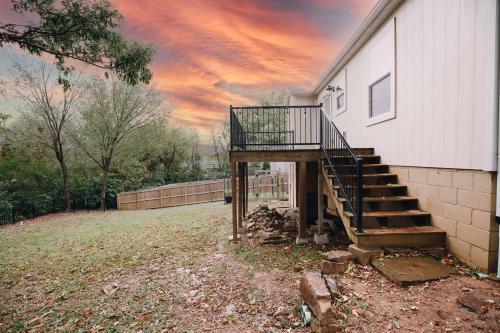 Chic Amp Comfy Near Dickson St Royal Beds Pkg 1br
