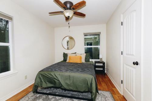 Chic Amp Comfy Near Dickson St Royal Beds Pkg 1br