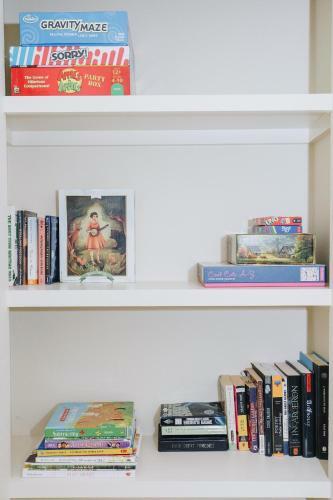 Chic Amp Comfy Near Dickson St Royal Beds Pkg 1br