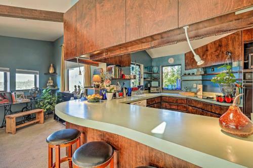 Artists Retreat Spectacular Cliffside Views