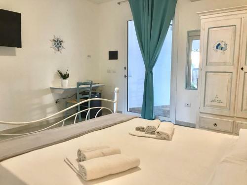 Angolo Mare Apartment & Rooms