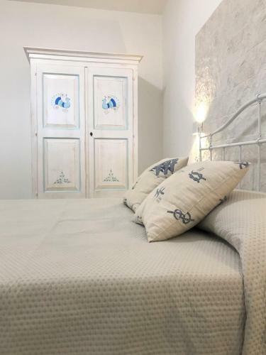 Angolo Mare Apartment & Rooms