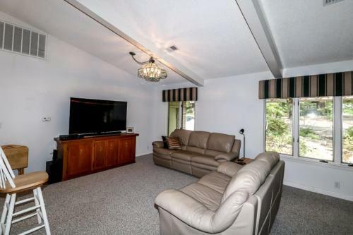 05244 - 44 Pego Circle