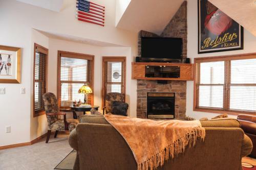 Troutfest Riverfront Norfork Home, Great Fishing