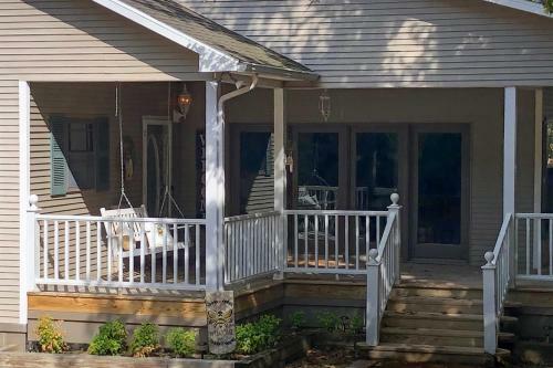 Waterfront Beaver Lake House With Deck And Fire Pit!