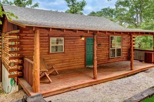 Secluded 1 Story Cabin Pool Wifi Smart Tvs