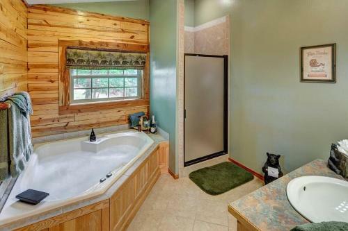 Secluded 1 Story Cabin Pool Wifi Smart Tvs