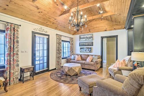 Eclectic Osage Cottage In Historic District