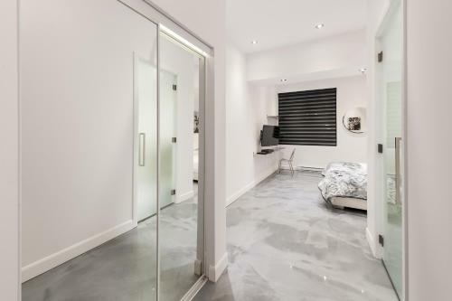 Apartamento 4 Bedroom Bachelor Pad In Downtown Montreal By Simplissimmo