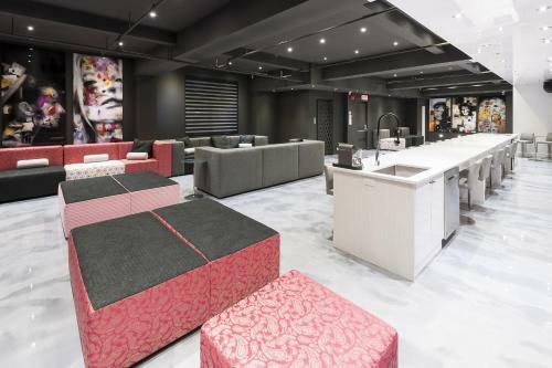Apartamento 4 Bedroom Bachelor Pad In Downtown Montreal By Simplissimmo