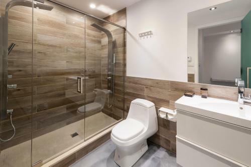 Apartamento 4 Bedroom Bachelor Pad In Downtown Montreal By Simplissimmo