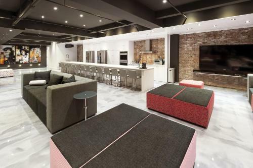 Apartamento 4 Bedroom Bachelor Pad In Downtown Montreal By Simplissimmo