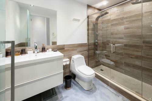 Apartamento 4 Bedroom Bachelor Pad In Downtown Montreal By Simplissimmo