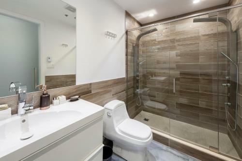 Apartamento 4 Bedroom Bachelor Pad In Downtown Montreal By Simplissimmo