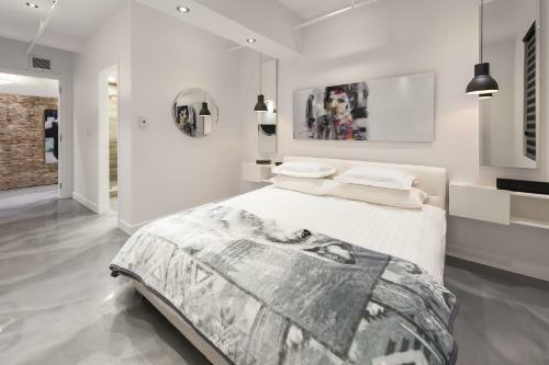 Apartamento 4 Bedroom Bachelor Pad In Downtown Montreal By Simplissimmo