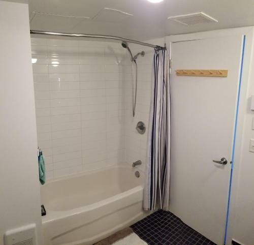 Very Nice, Clean And Quiet Double Room Next To Downtown
