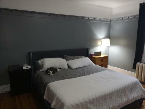 Room With King Bed In 3 Bedroom Downtown