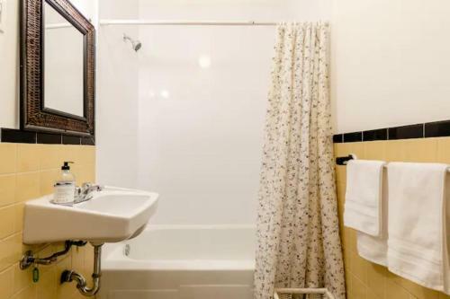 Apartamento Le Milton Place, Open Concept, Natural Sunlight, Backyard