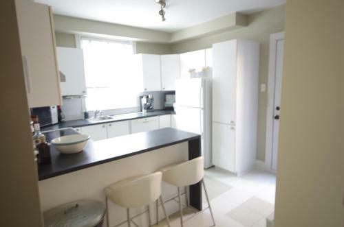 Hostal L'adresse Botanique - 3 Rooms, Up To 6 Guests