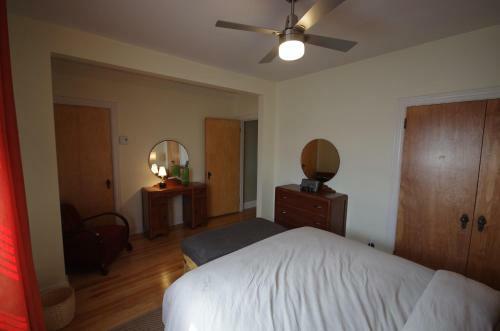 Hostal L'adresse Botanique - 3 Rooms, Up To 6 Guests