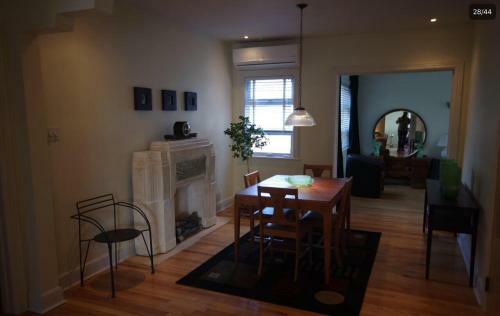 Hostal L'adresse Botanique - 3 Rooms, Up To 6 Guests