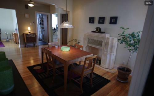 Hostal L'adresse Botanique - 3 Rooms, Up To 6 Guests