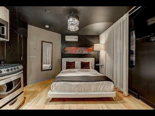 Golden District Mcgill Downtown Stays Studios Design 9