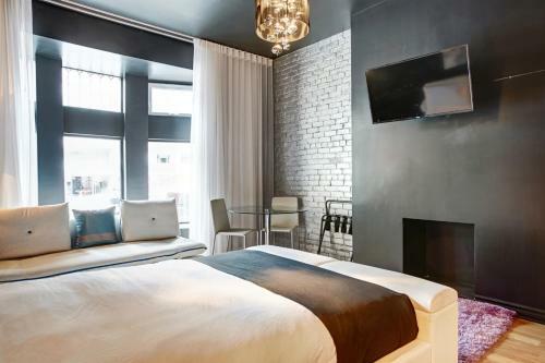 Golden District Mcgill Downtown Stays Studios Design - Le Drummond