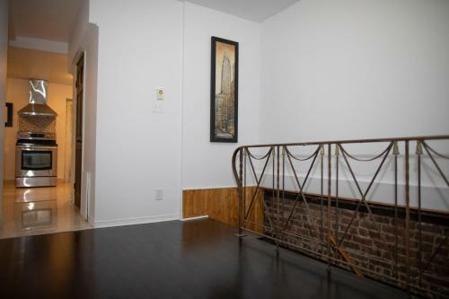 Modern Apartment Beautiful Location Mont Royal
