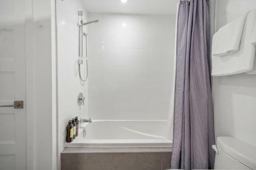 Frontenac Apartments By Restavio
