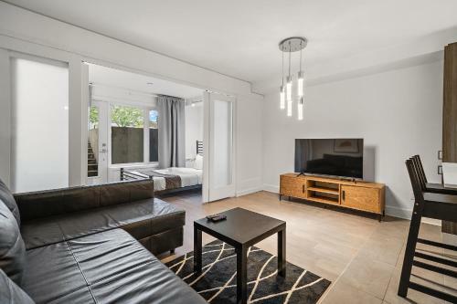 Frontenac Apartments By Restavio
