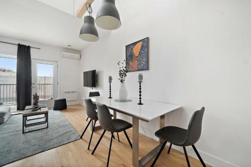 Frontenac Apartments By Restavio