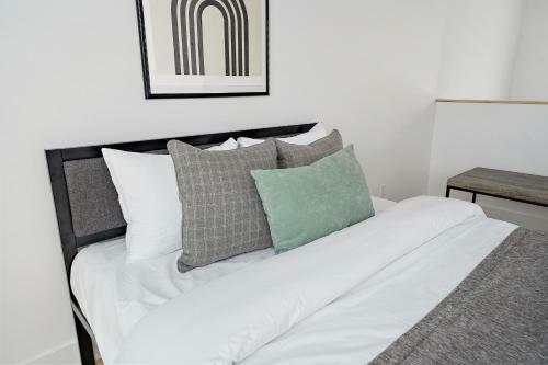 Frontenac Apartments By Restavio